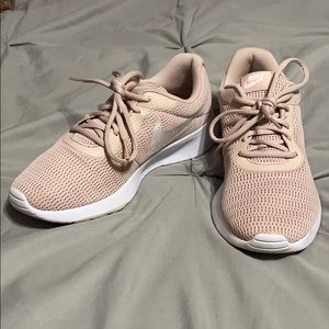 soft/rosey pink Nike Tanjun women’s running shoe
